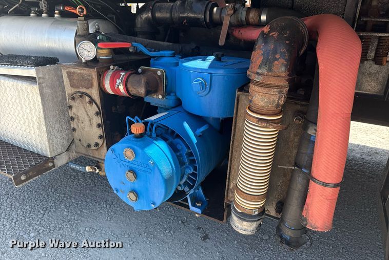 image for item DS3819 2013 Peterbilt 388 vacuum truck