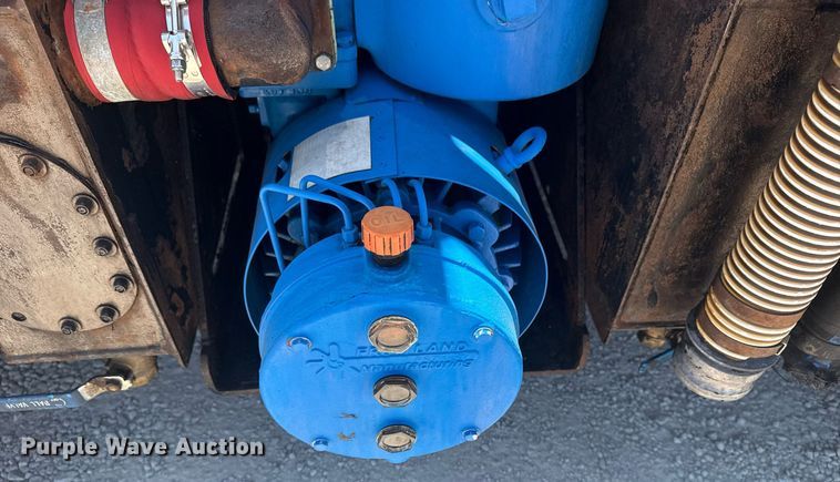 image for item DS3819 2013 Peterbilt 388 vacuum truck