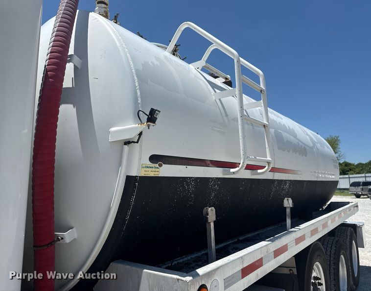 image for item DS3819 2013 Peterbilt 388 vacuum truck