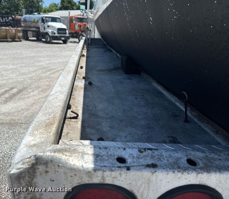 image for item DS3819 2013 Peterbilt 388 vacuum truck