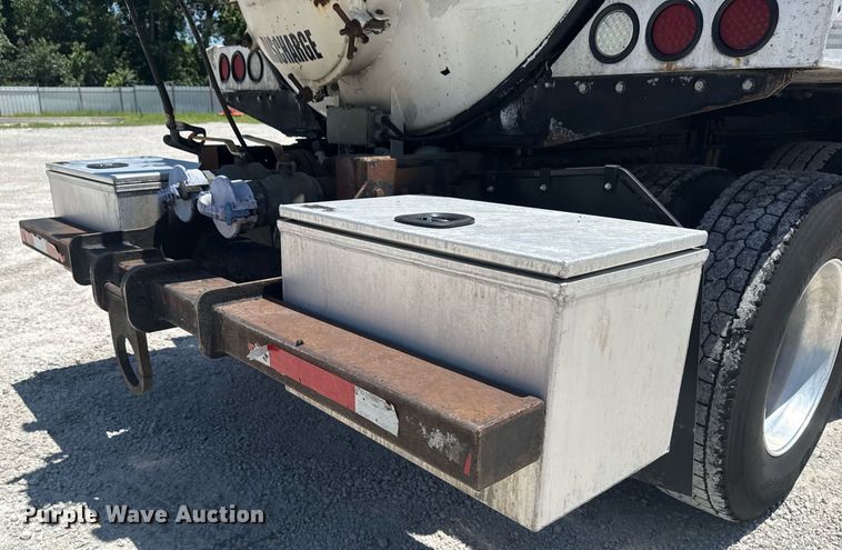 image for item DS3819 2013 Peterbilt 388 vacuum truck