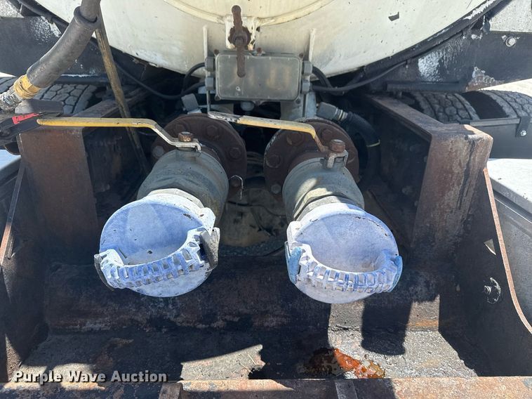 image for item DS3819 2013 Peterbilt 388 vacuum truck