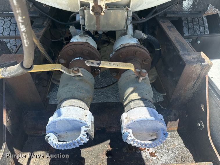 image for item DS3819 2013 Peterbilt 388 vacuum truck