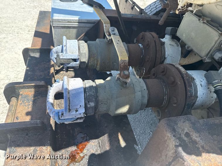 image for item DS3819 2013 Peterbilt 388 vacuum truck