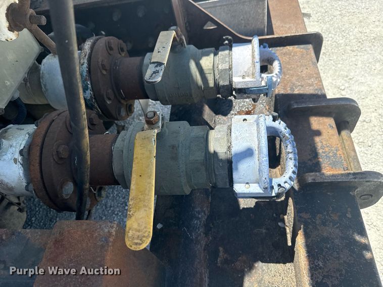 image for item DS3819 2013 Peterbilt 388 vacuum truck