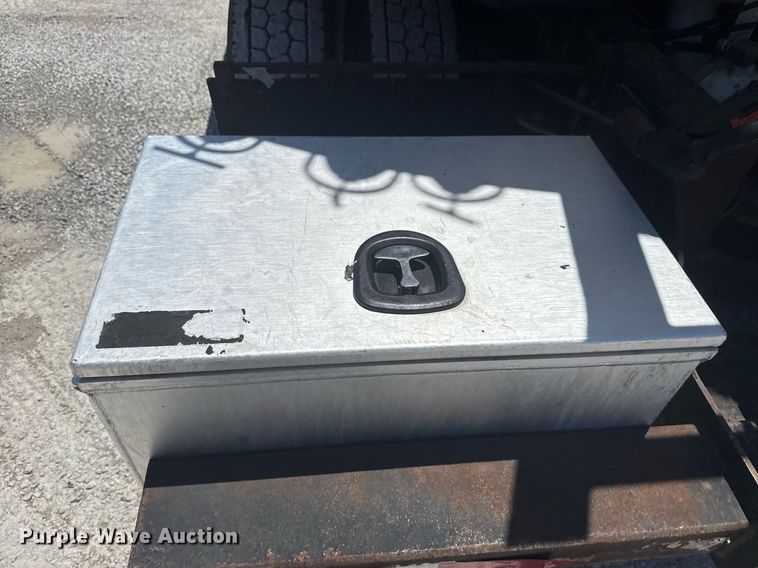 image for item DS3819 2013 Peterbilt 388 vacuum truck