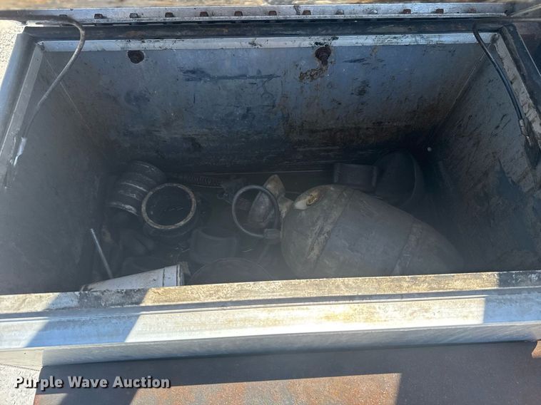 image for item DS3819 2013 Peterbilt 388 vacuum truck