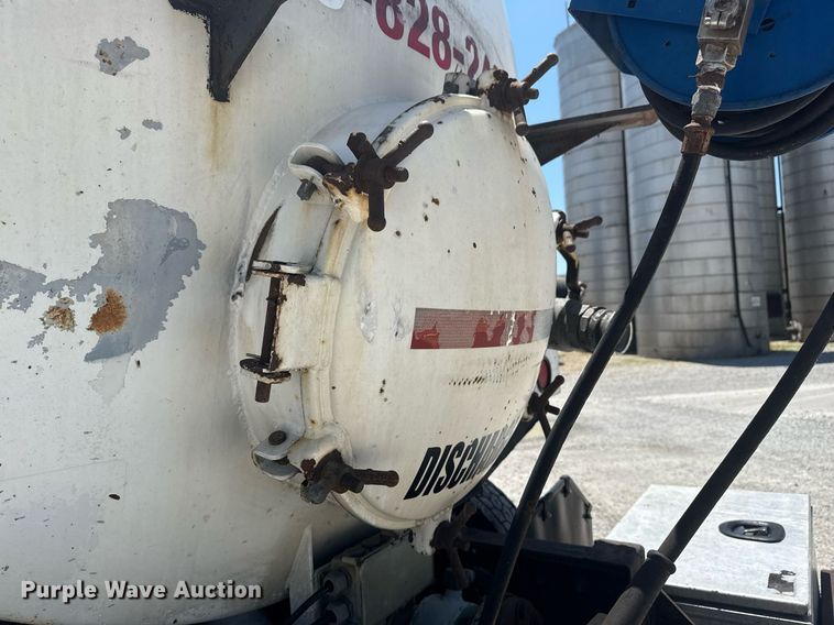 image for item DS3819 2013 Peterbilt 388 vacuum truck