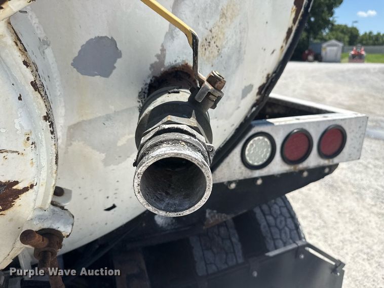 image for item DS3819 2013 Peterbilt 388 vacuum truck