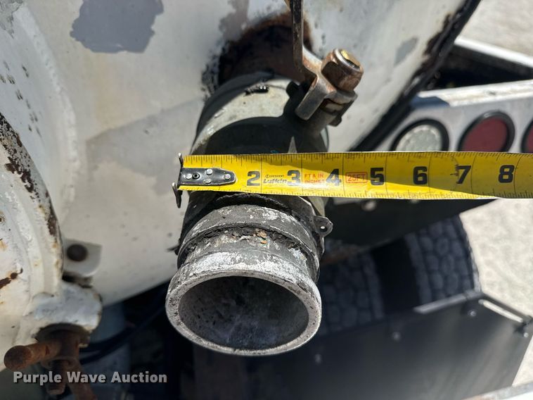 image for item DS3819 2013 Peterbilt 388 vacuum truck