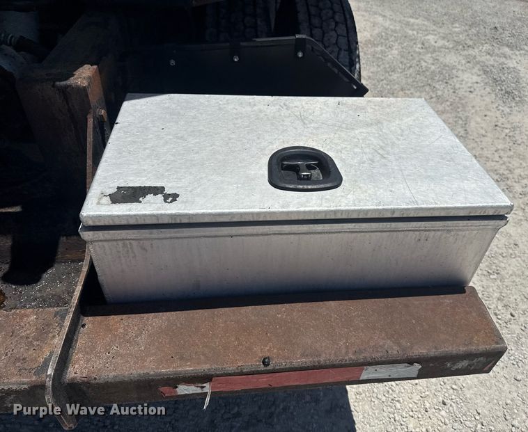 image for item DS3819 2013 Peterbilt 388 vacuum truck