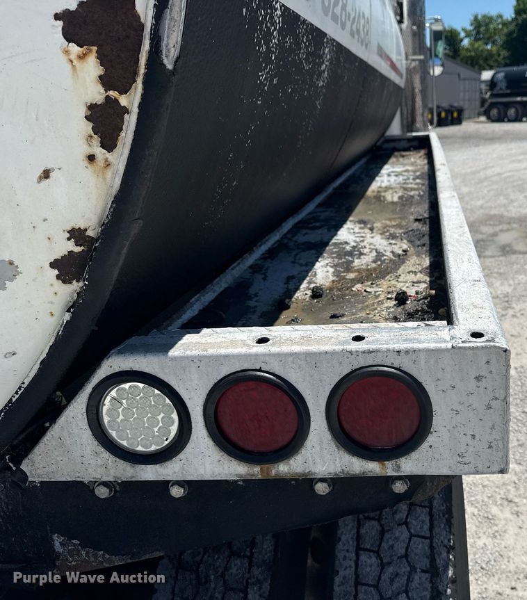 image for item DS3819 2013 Peterbilt 388 vacuum truck