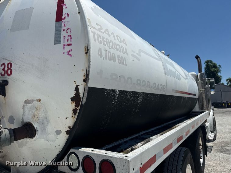 image for item DS3819 2013 Peterbilt 388 vacuum truck