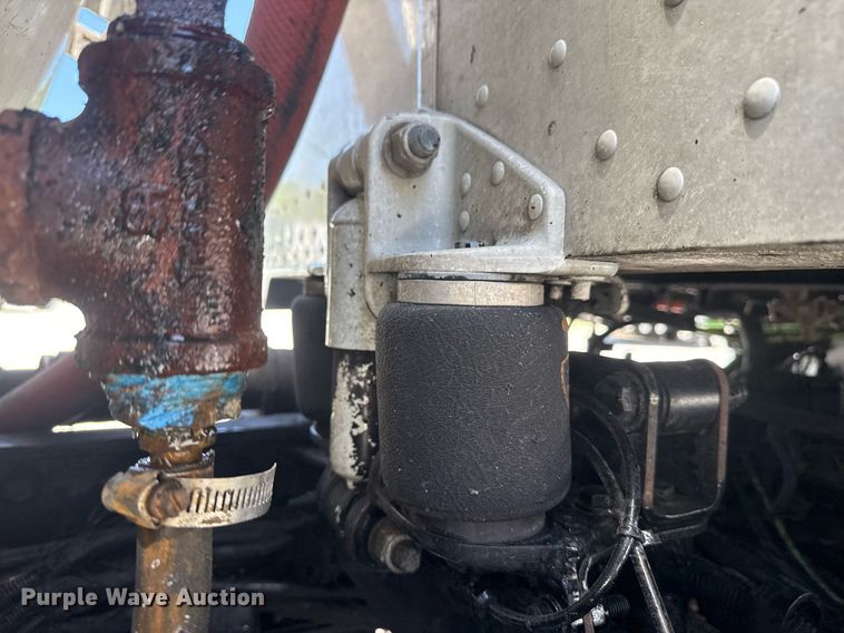 image for item DS3819 2013 Peterbilt 388 vacuum truck