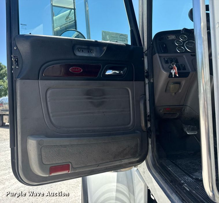 image for item DS3819 2013 Peterbilt 388 vacuum truck