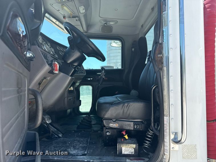 image for item DS3819 2013 Peterbilt 388 vacuum truck