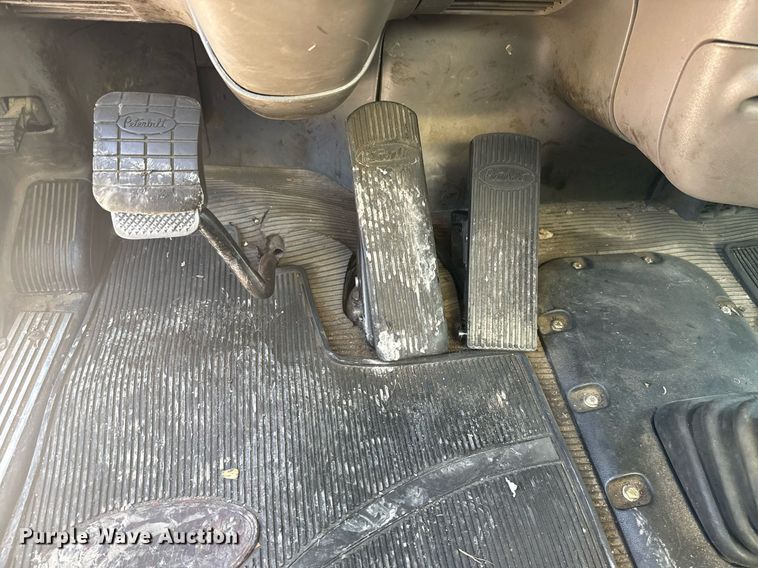 image for item DS3819 2013 Peterbilt 388 vacuum truck