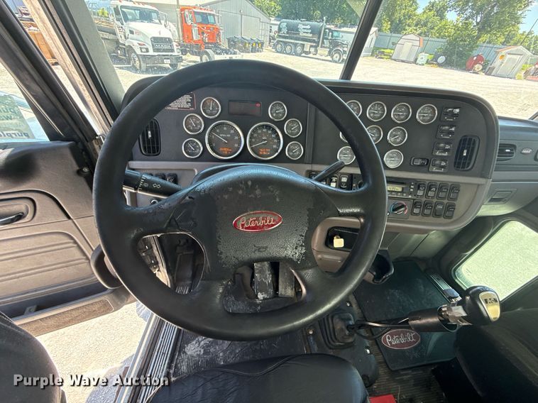 image for item DS3819 2013 Peterbilt 388 vacuum truck