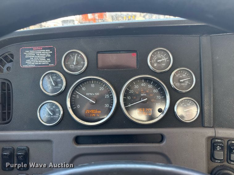 image for item DS3819 2013 Peterbilt 388 vacuum truck