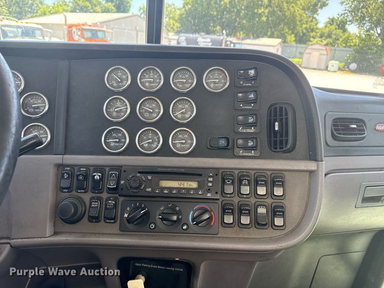 image for item DS3819 2013 Peterbilt 388 vacuum truck