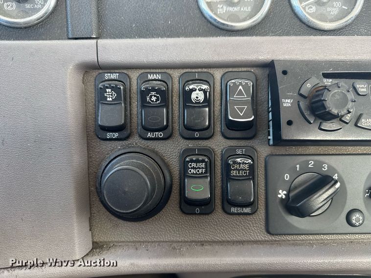 image for item DS3819 2013 Peterbilt 388 vacuum truck