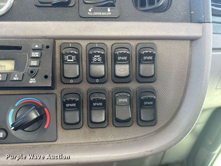 image for item DS3819 2013 Peterbilt 388 vacuum truck