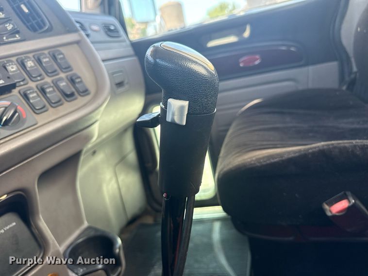 image for item DS3819 2013 Peterbilt 388 vacuum truck