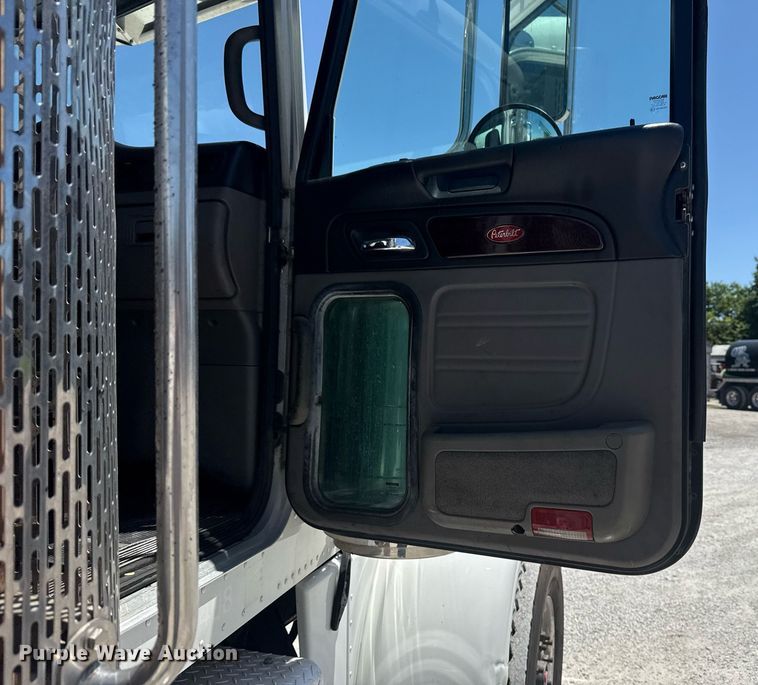 image for item DS3819 2013 Peterbilt 388 vacuum truck