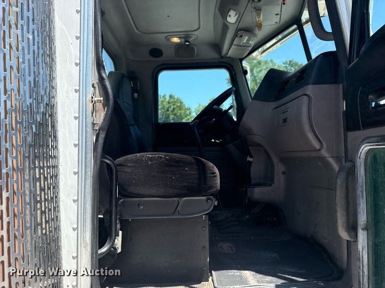 image for item DS3819 2013 Peterbilt 388 vacuum truck