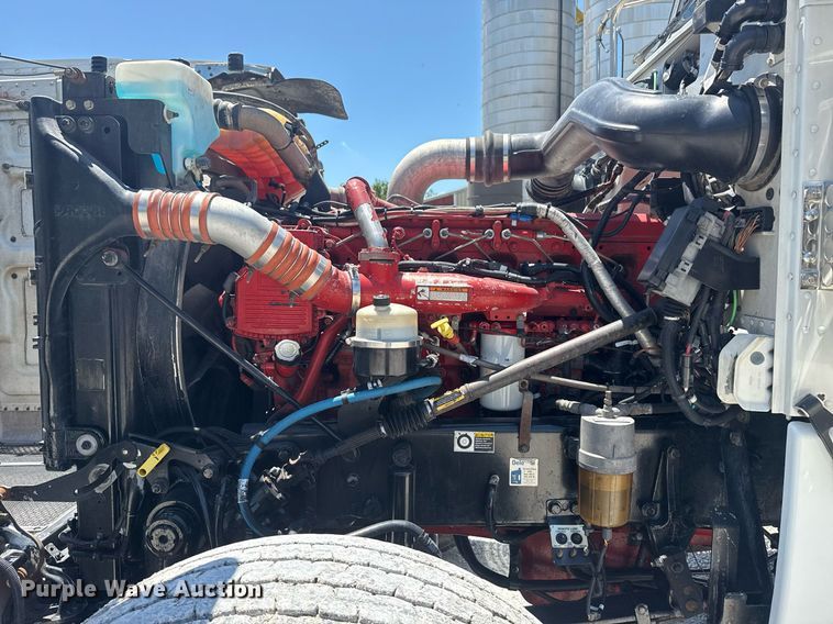 image for item DS3819 2013 Peterbilt 388 vacuum truck