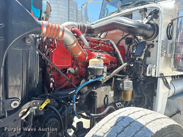 image for item DS3819 2013 Peterbilt 388 vacuum truck