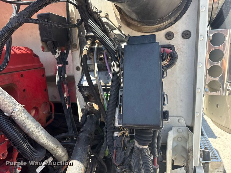 image for item DS3819 2013 Peterbilt 388 vacuum truck