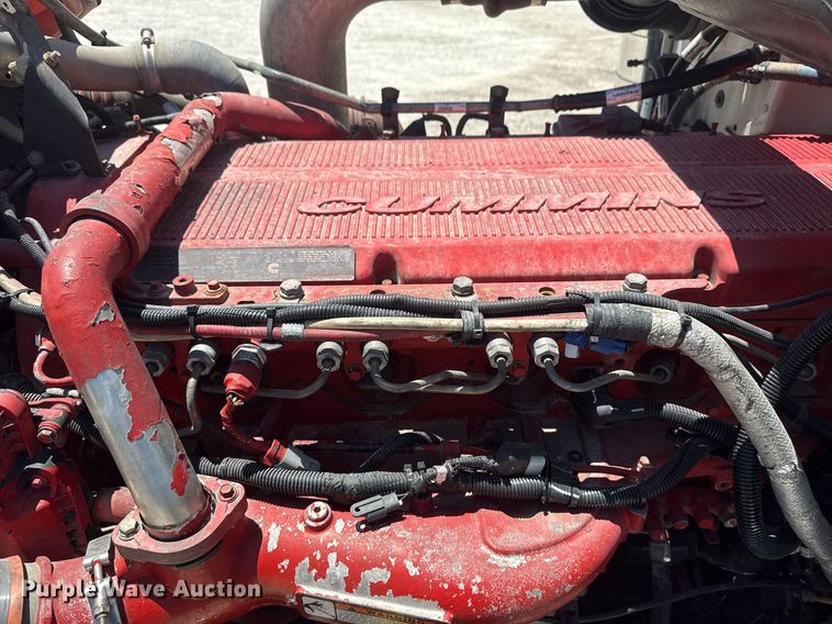 image for item DS3819 2013 Peterbilt 388 vacuum truck