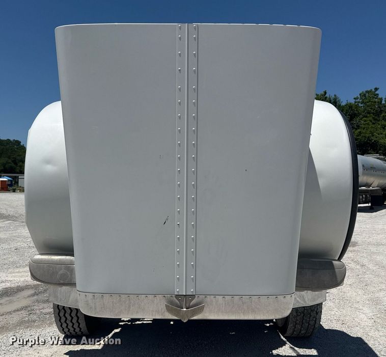 image for item DS3819 2013 Peterbilt 388 vacuum truck