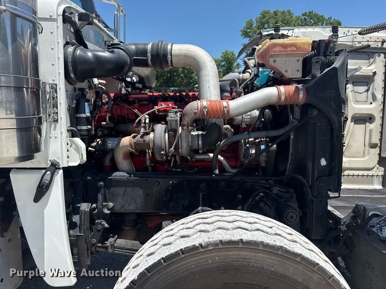 image for item DS3819 2013 Peterbilt 388 vacuum truck