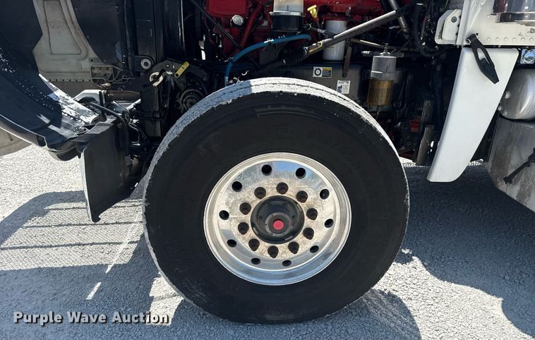 image for item DS3819 2013 Peterbilt 388 vacuum truck