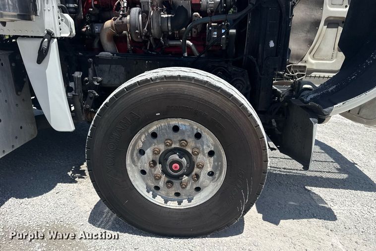 image for item DS3819 2013 Peterbilt 388 vacuum truck