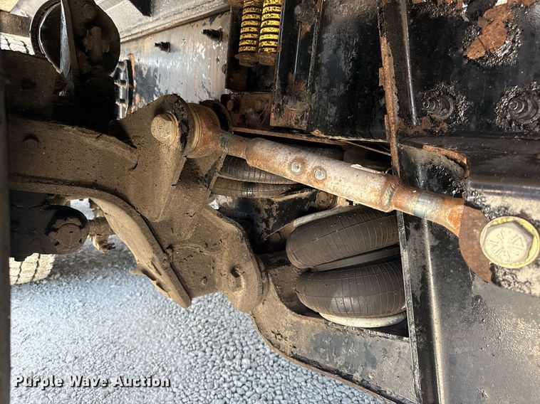 image for item DS3819 2013 Peterbilt 388 vacuum truck