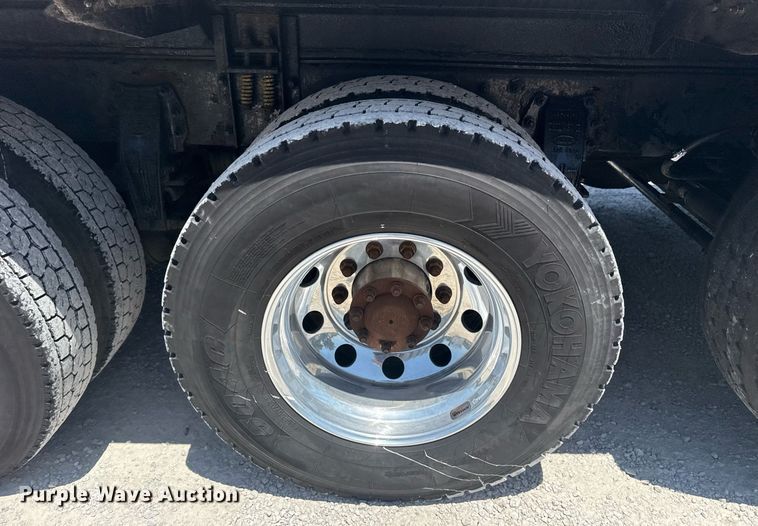 image for item DS3819 2013 Peterbilt 388 vacuum truck