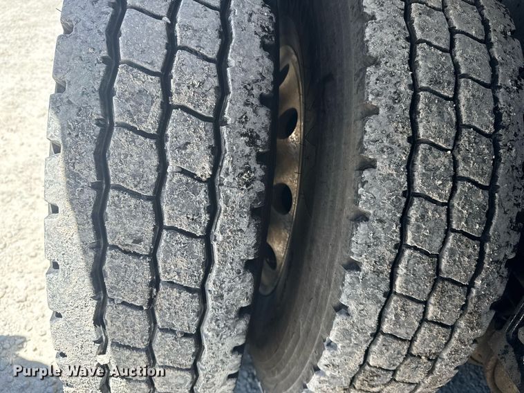 image for item DS3819 2013 Peterbilt 388 vacuum truck