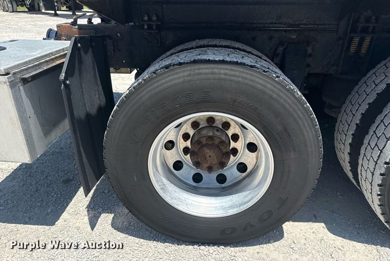 image for item DS3819 2013 Peterbilt 388 vacuum truck