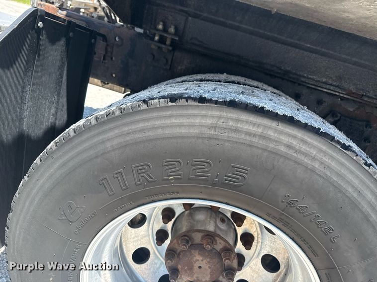 image for item DS3819 2013 Peterbilt 388 vacuum truck