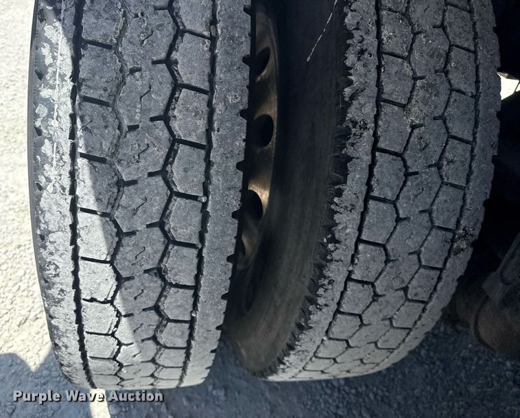 image for item DS3819 2013 Peterbilt 388 vacuum truck