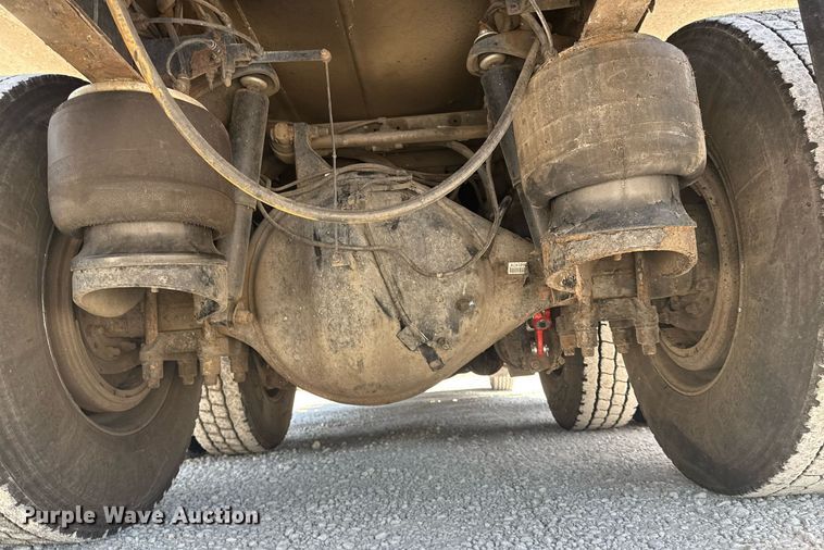 image for item DS3819 2013 Peterbilt 388 vacuum truck