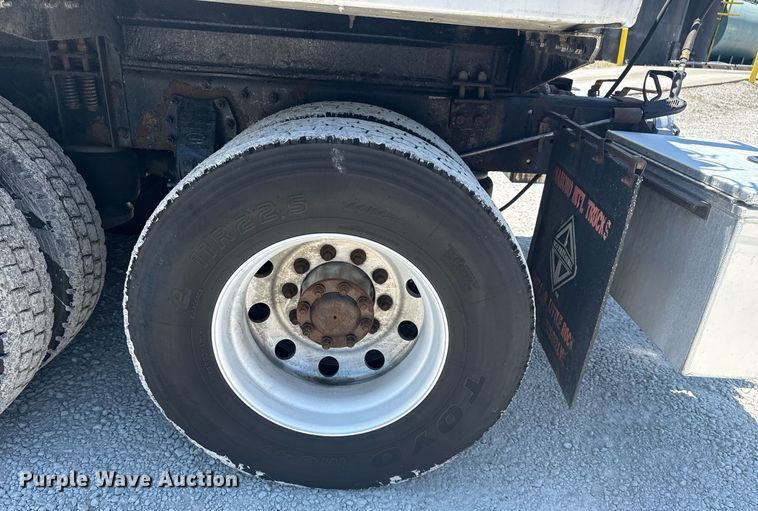 image for item DS3819 2013 Peterbilt 388 vacuum truck