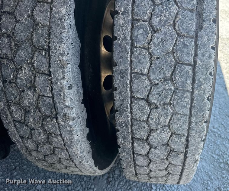 image for item DS3819 2013 Peterbilt 388 vacuum truck