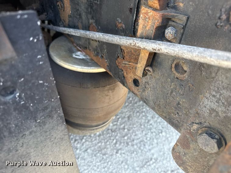 image for item DS3819 2013 Peterbilt 388 vacuum truck