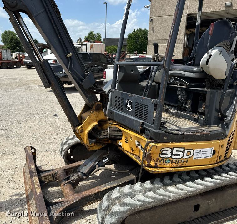 image for item DS4375 2013 John Deere 35D mini excavator