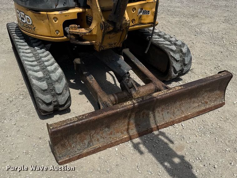 image for item DS4375 2013 John Deere 35D mini excavator