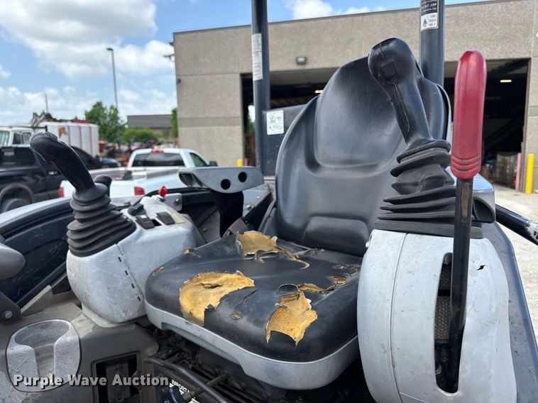 image for item DS4376 2016 John Deere 35G mini excavator